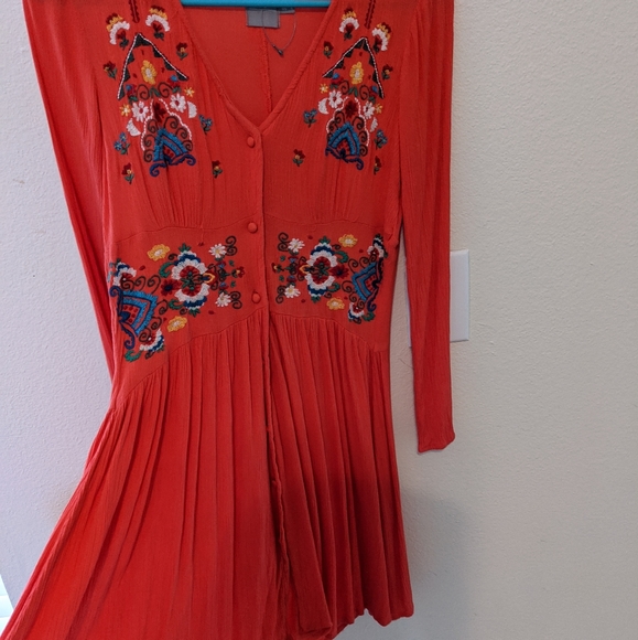 Dress - Picture 4 of 8